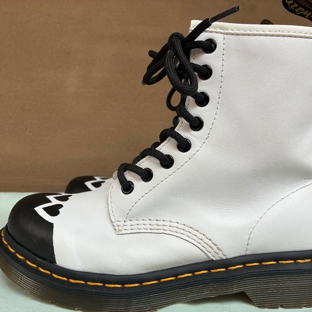 🖤 LOVE BUZZ 🖤 Rare Custom Doc Martens - Picture 3 of 4